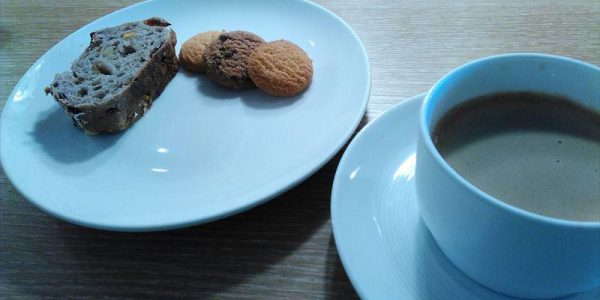 羽田空港国際線サクララウンジ　コーヒーとクッキー